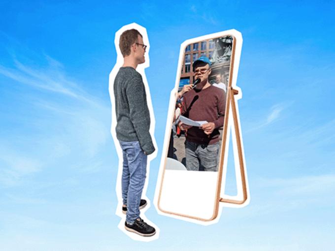 Artikelbild zum Titelthema zeigt einen Mann, der sich im Spiegel anschaut. Das Spiegelbild zeigt ihn, wie er auf einer Kundgebung in ein Mikrofon spricht.