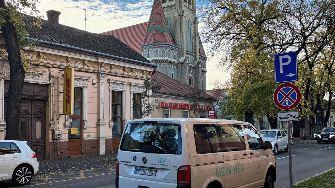 Bus von Leben mit Behinderung Hamburg unterwegs in Oradea/Rumänien