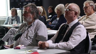 Menschen bei einer Veranstaltung