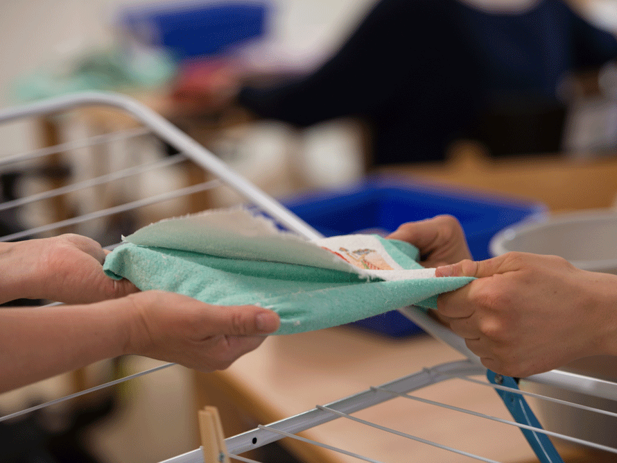 Papier auf einem Wäscheständer