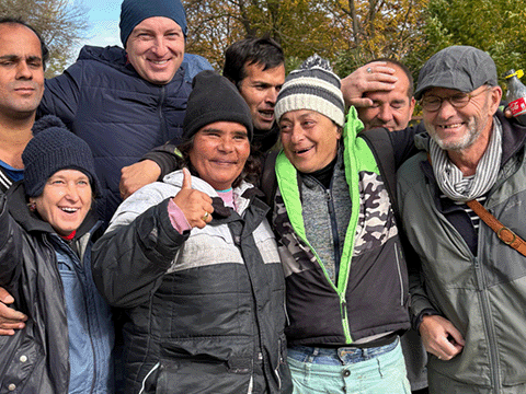 Gruppenbild von Menschen mit Behinderung und Unterstützer*innen aus Bihor/Rumänien